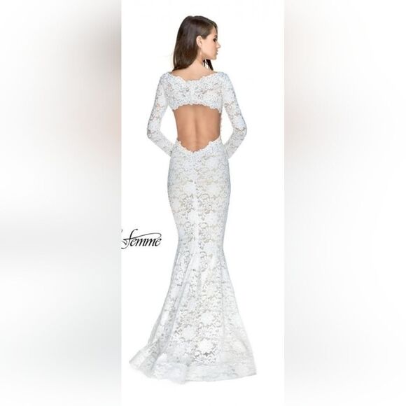 La Femme 25607 Plunge V-Neck Long Sleeve Beaded Lace Gown NWOT sz 6 White - Picture 2 of 6